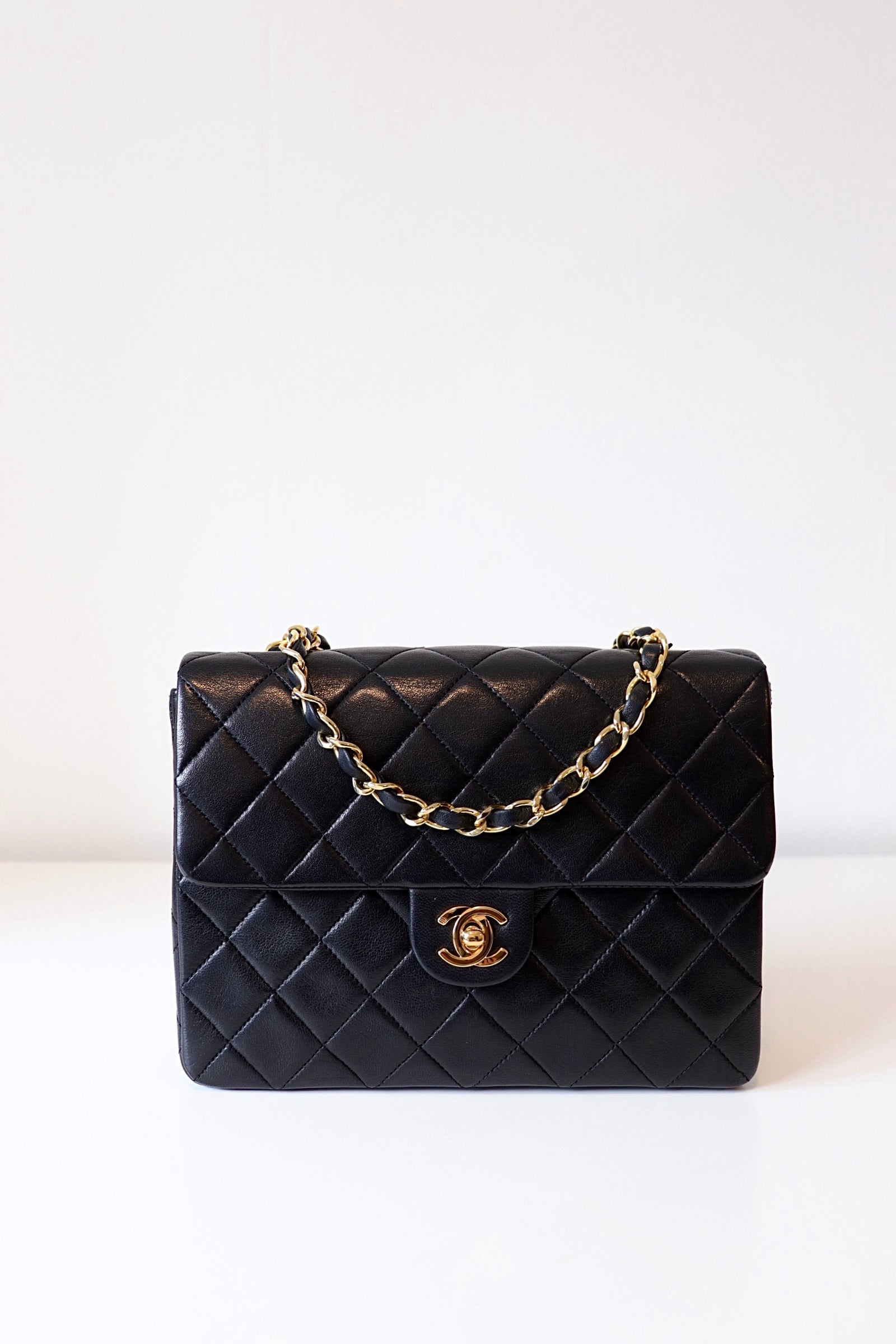 Chanel tas vintage Mini Square Second hand designer bag Minimal