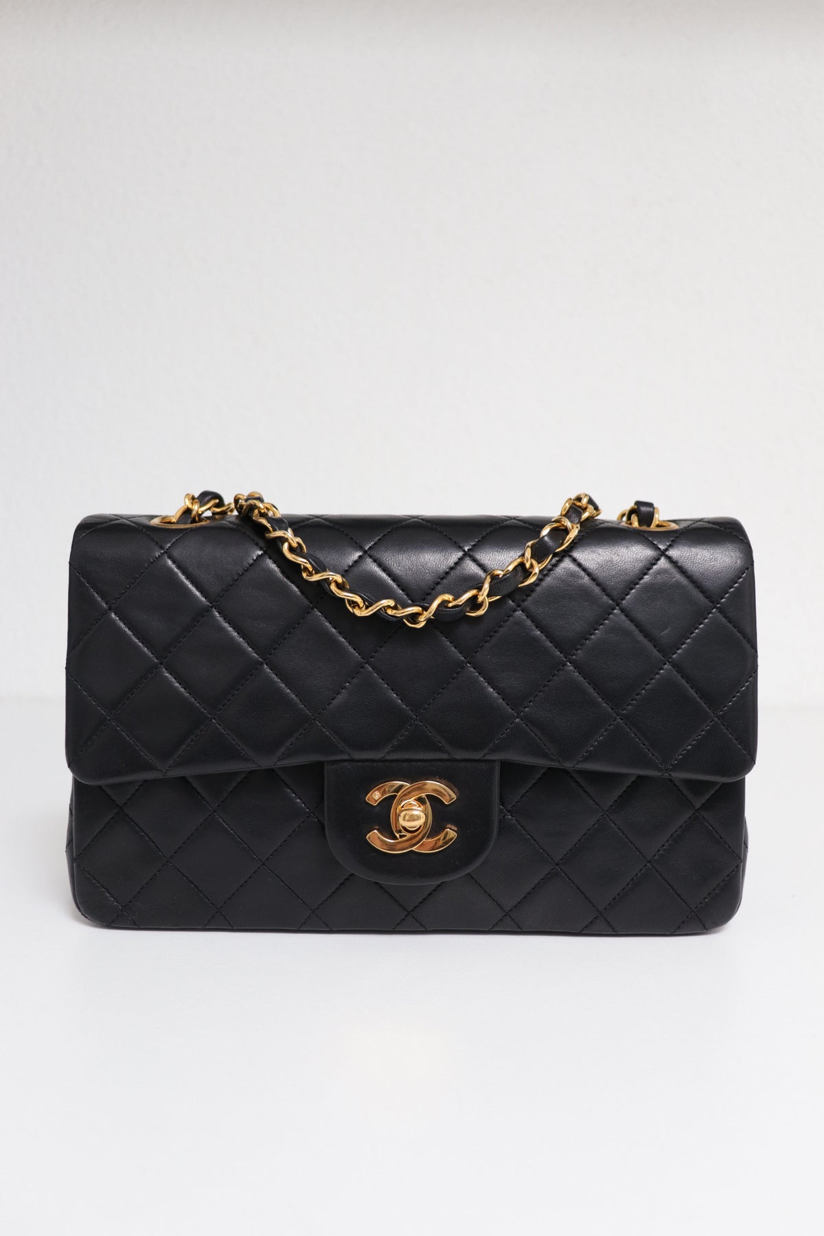 Chanel Classic 25 Double Flap Chain Shoulder Bag Black Gold Lambskin – Timeless  Vintage Company